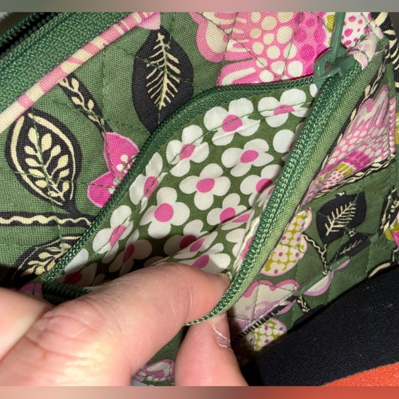 Vera Bradley Floral Quilted Crossbody Travel Organizer Bag Green Pink 🩷💚 - Picture 2 of 5